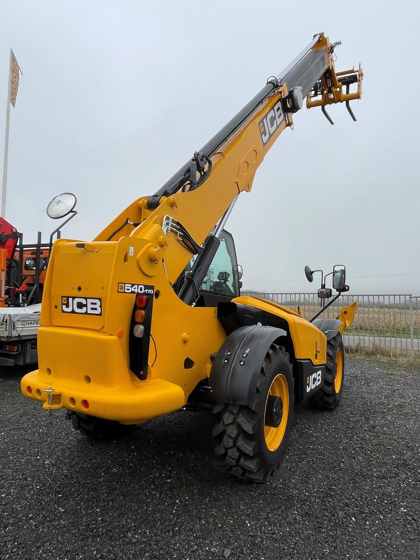 vue arrière du JCB 540 17 téléscopique chez Lens Motor