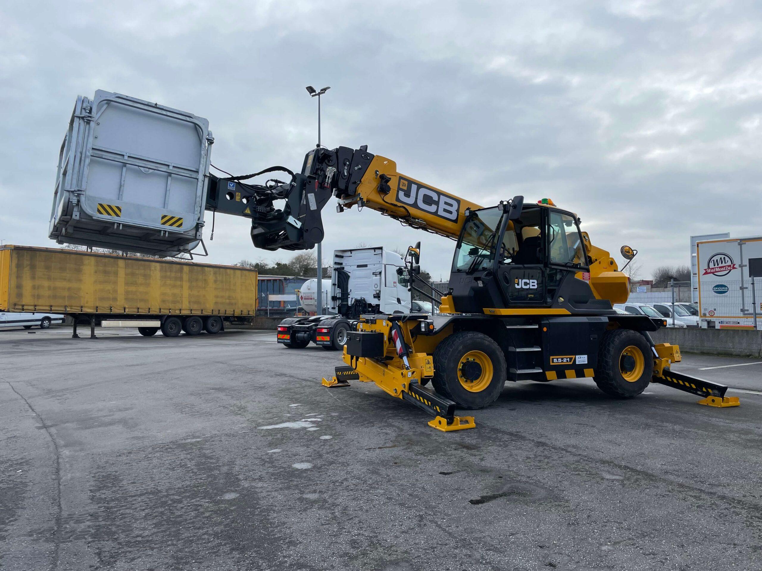 JCB 21m téléscopique rotatif en mouvement