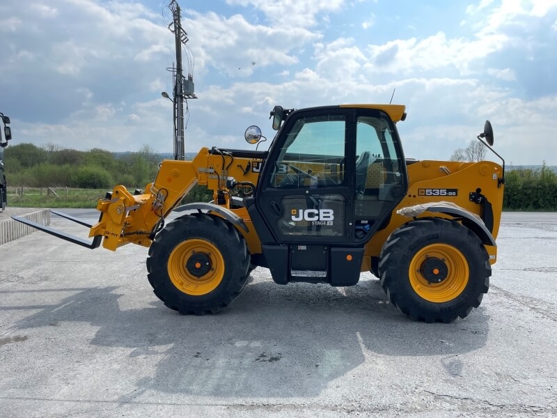 Machine JCB 535-95 vue de profil